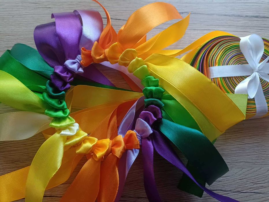 Ring oczepinowy na kole 25 tasiemek kolorowy