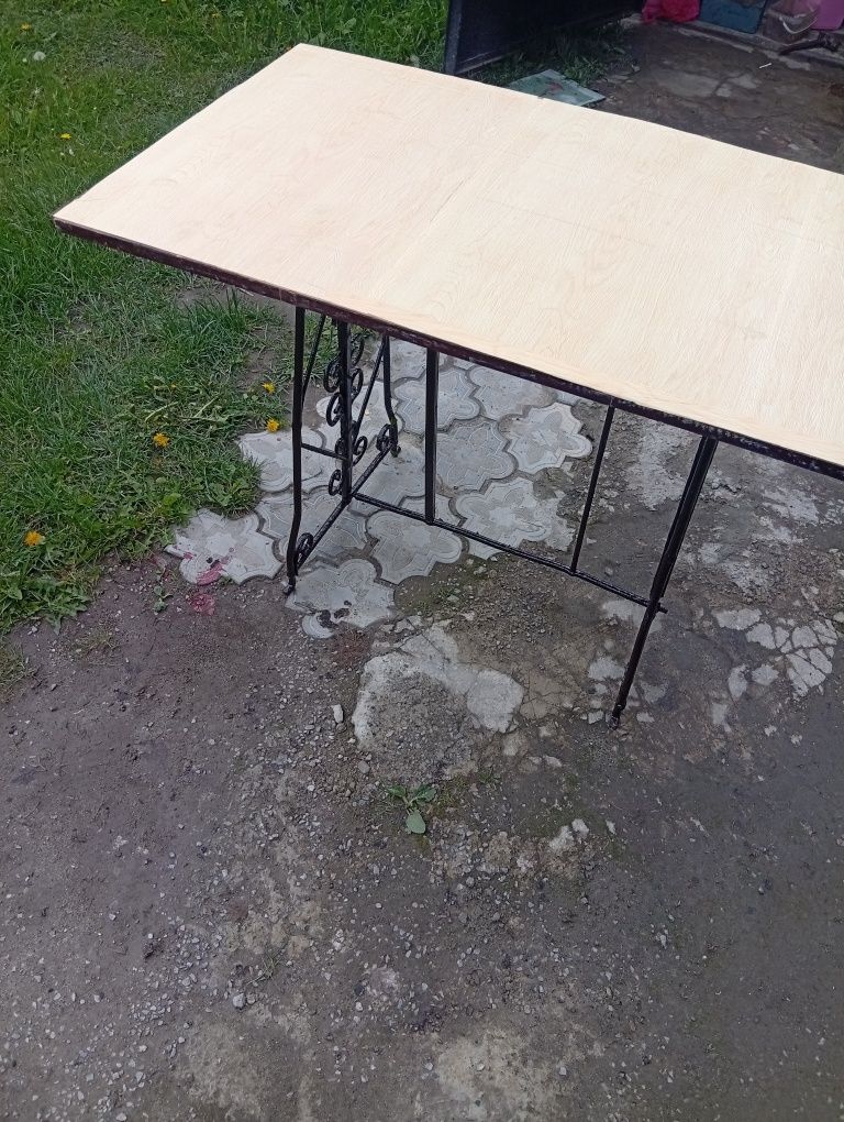 Продам стіл в ідеальному стані