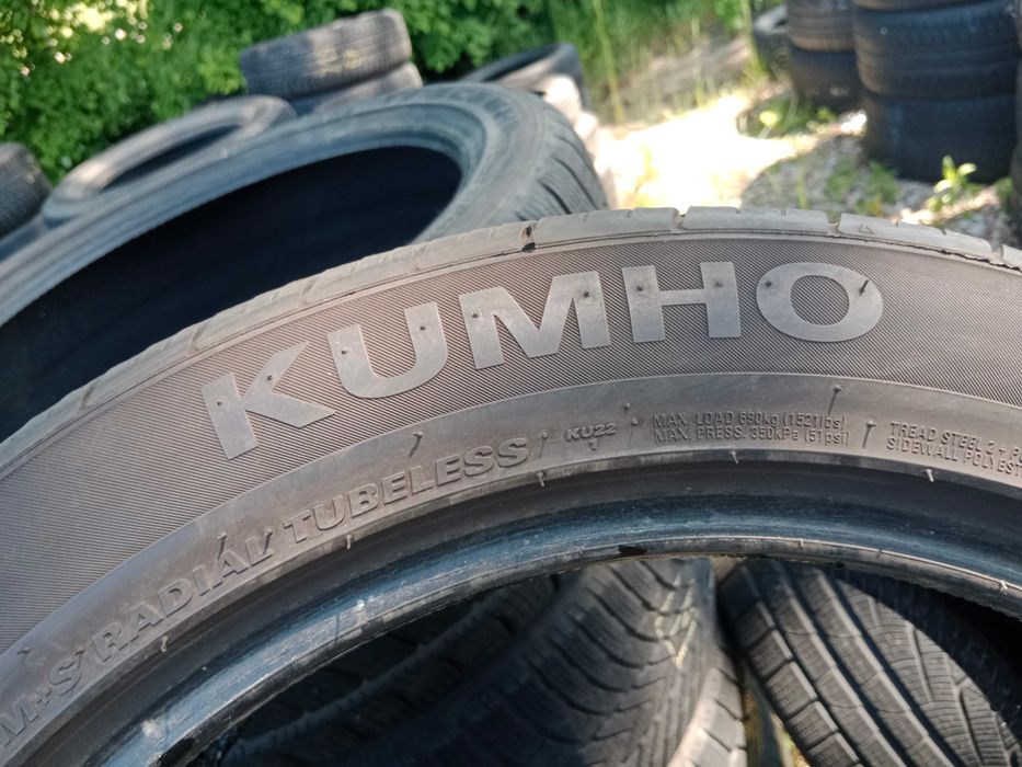 Opona używana 225/50R18 Kumho Ecsta 4X II 1szt.