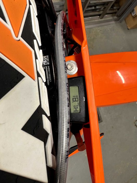 KTM 450 sx-f 2025 w idealnym stanie. tylko 18 mth!