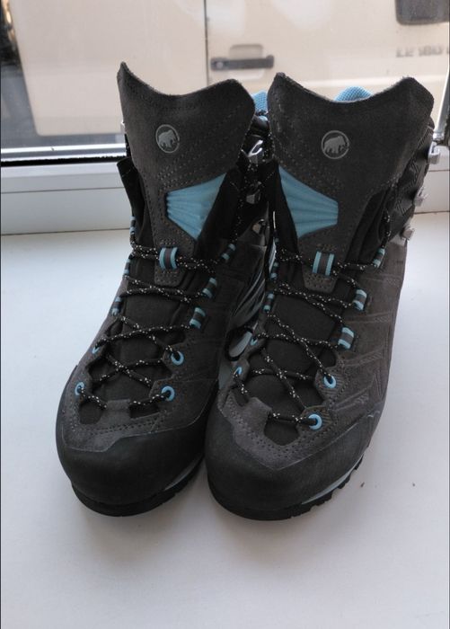 Продам женские ботинки Mammut