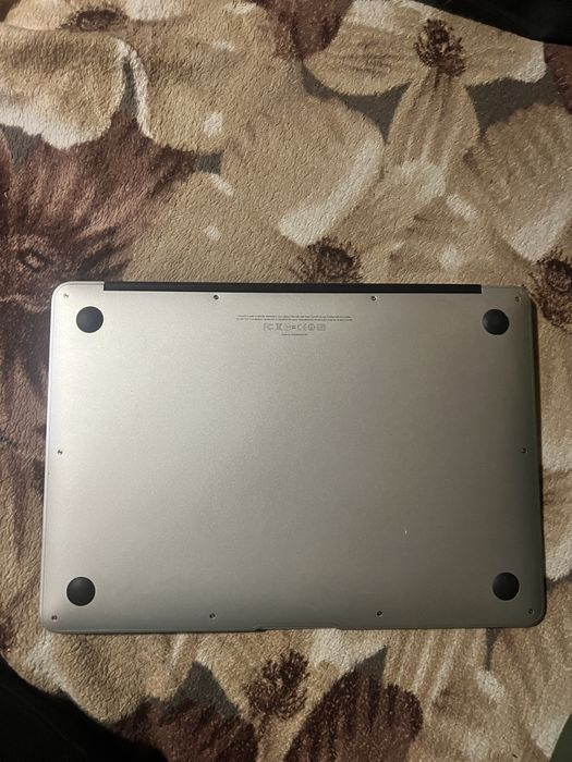 Макбук аір 2011 в харошом состояниї