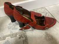 Обувь 35-36 размер туфли бежевые красные сапоги черные