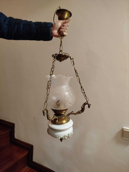 Candeeiro em latão e porcelana