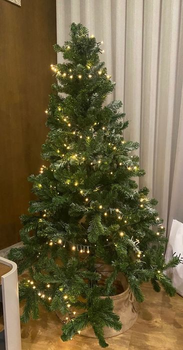 Árvore de Natal 1,60m com decoração incluída