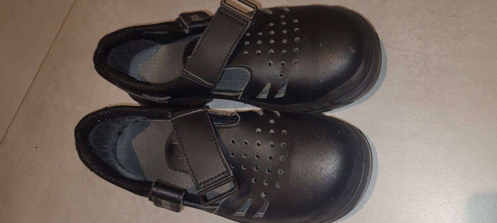 Nowe obuwie robocze