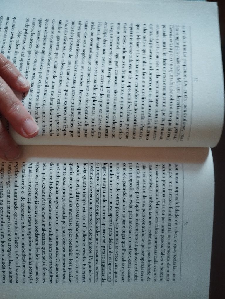 Vendo qualquer um destes livros por 7 € com portes incluídos .