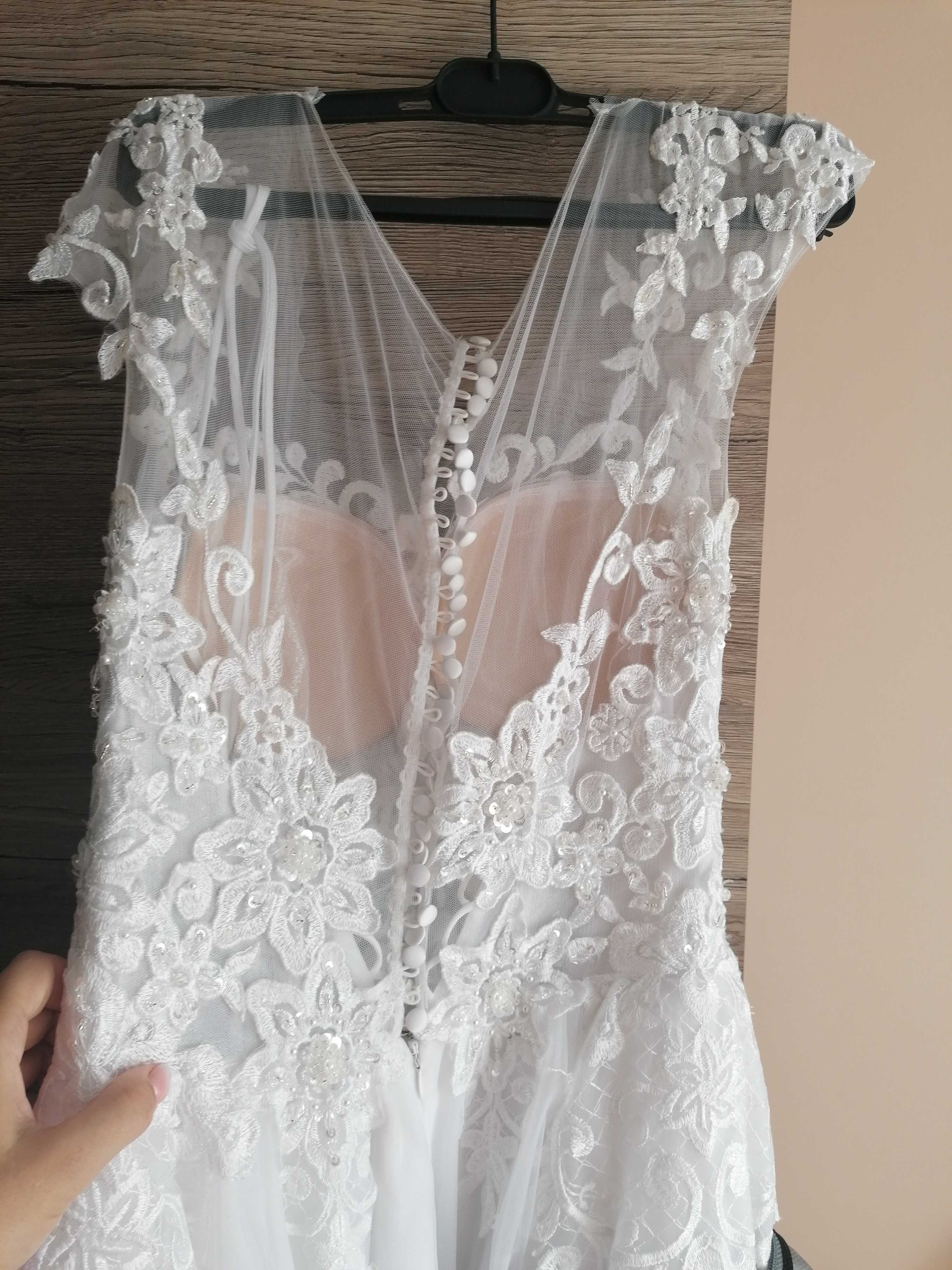 Piękna biała suknia ślubna z koronką 36/38 welon gratis