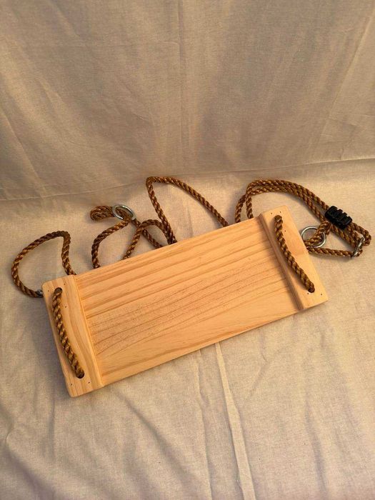 Drewniana huśtawka ogrodowa