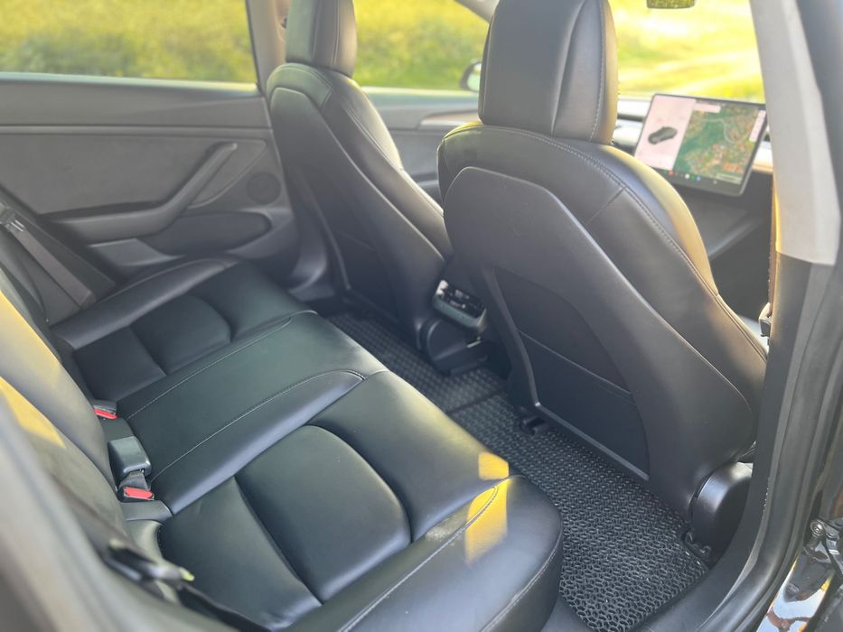 Автомобіль Tesla