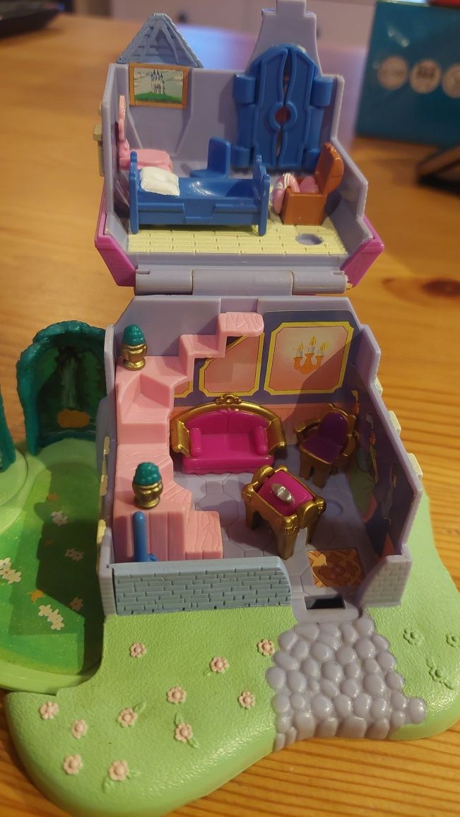 Polly Pocket Cinderella Stepmother's House - 1995 with two original do