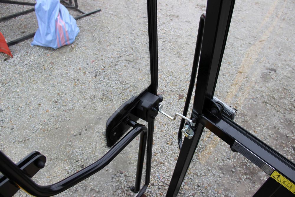 Kabina C-360 Z Błotnikami BTW X 2023 Naglak biało-żółta biały dach