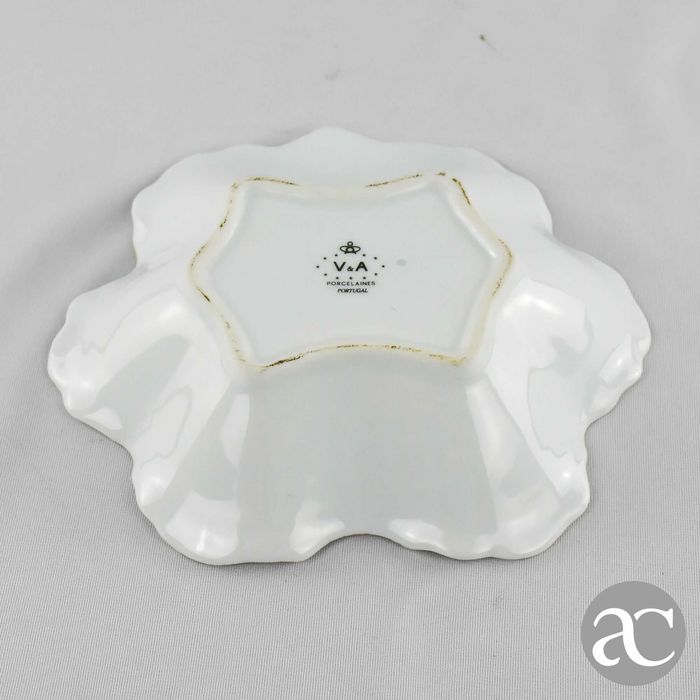 Aneleira / covilhete em forma de folha Porcelana V & A