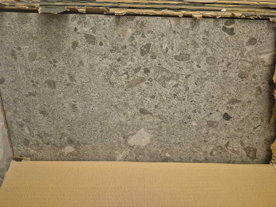 płytki gresowe z Hiszpanii format 80 x 80