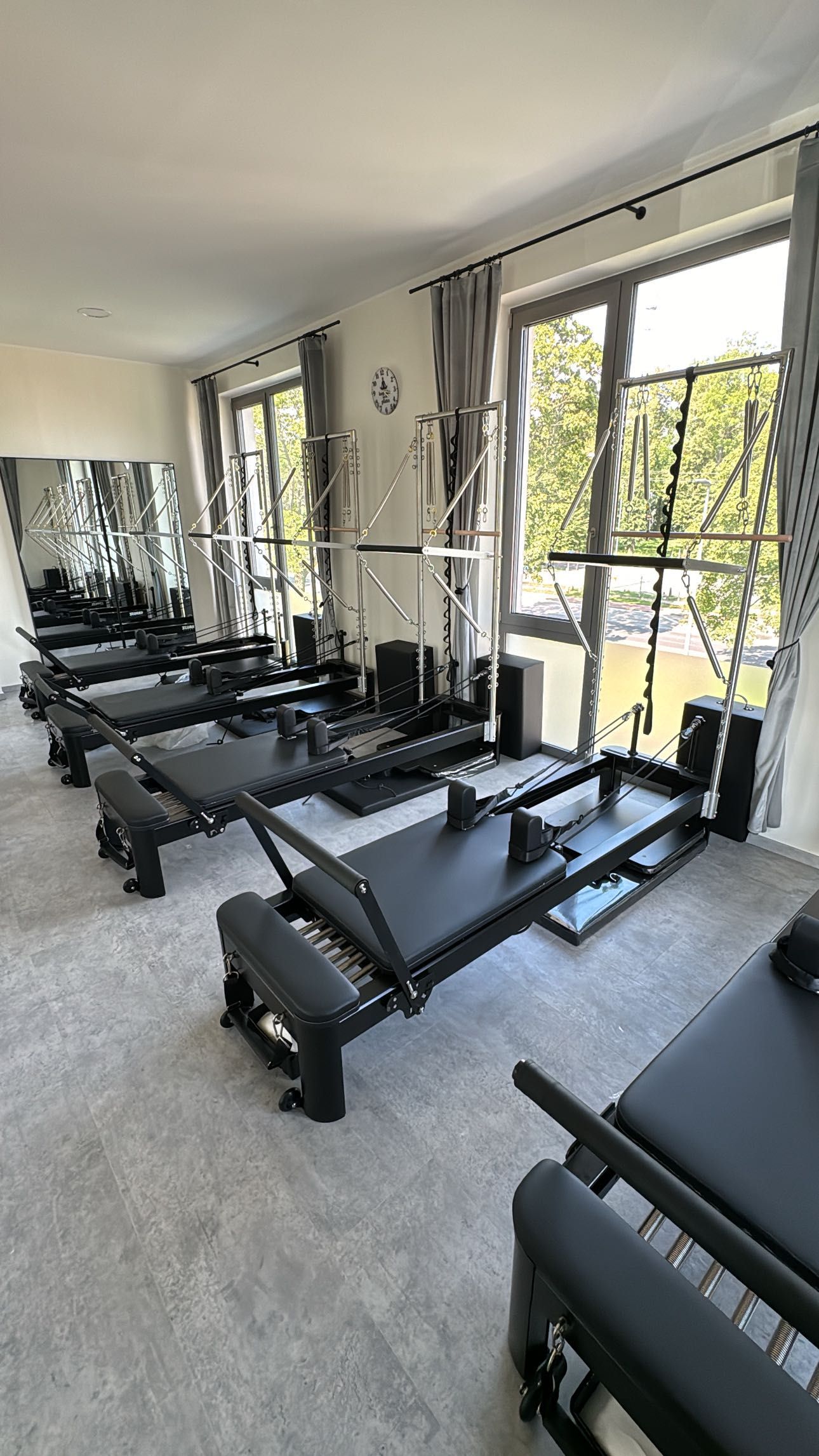 Reformer Pilates z Wieżą Czarny Metalowy Premium KRAUSE FITNESS