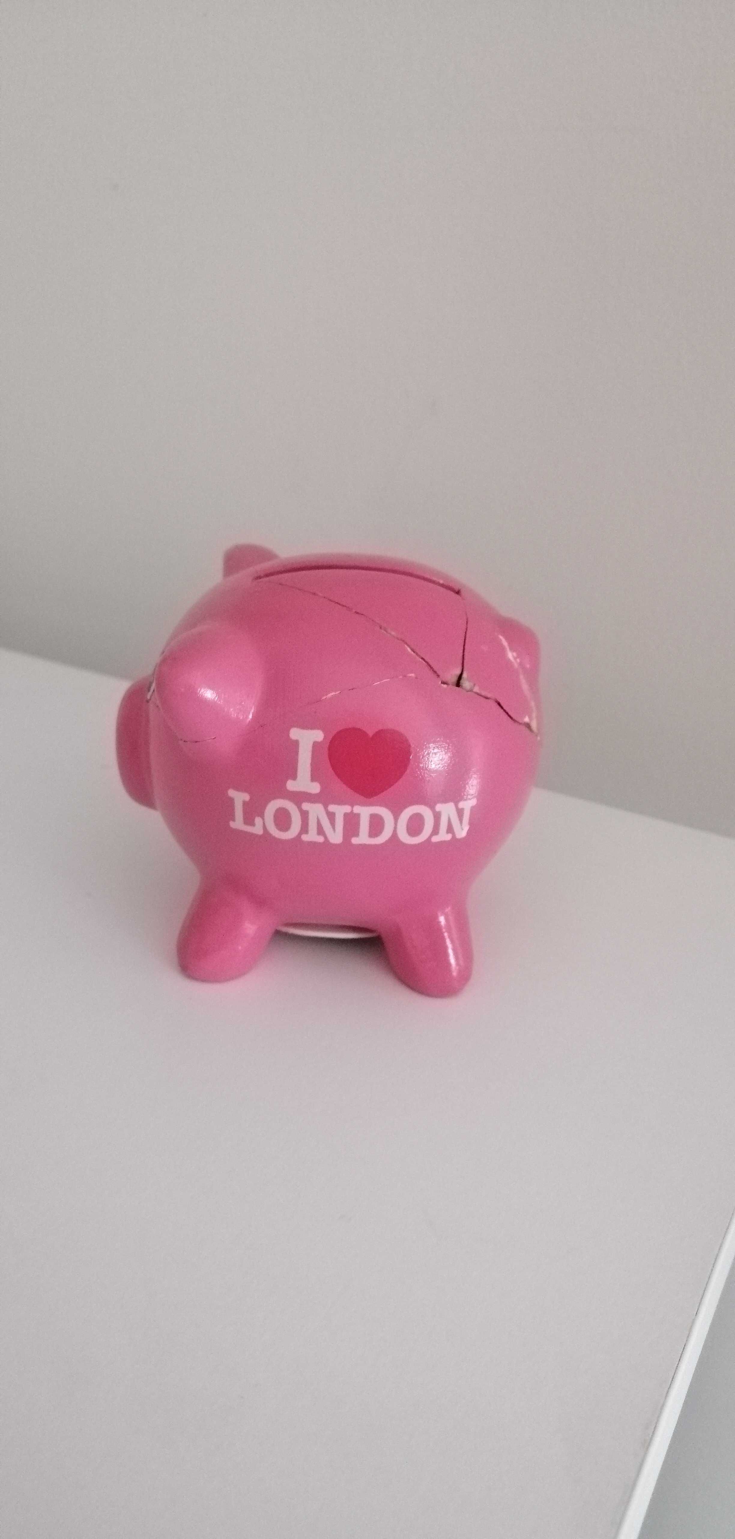 pamiątka skarbonka świnka mała z Londynu Anglii pamiątkowa