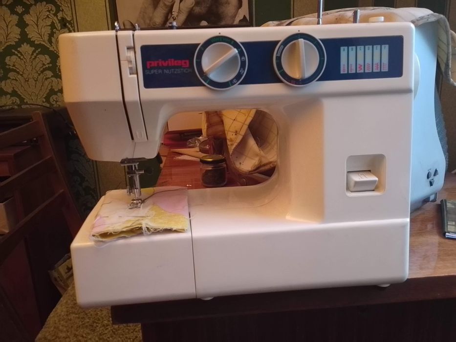 Швейная машинка PRIVILEG Германия .