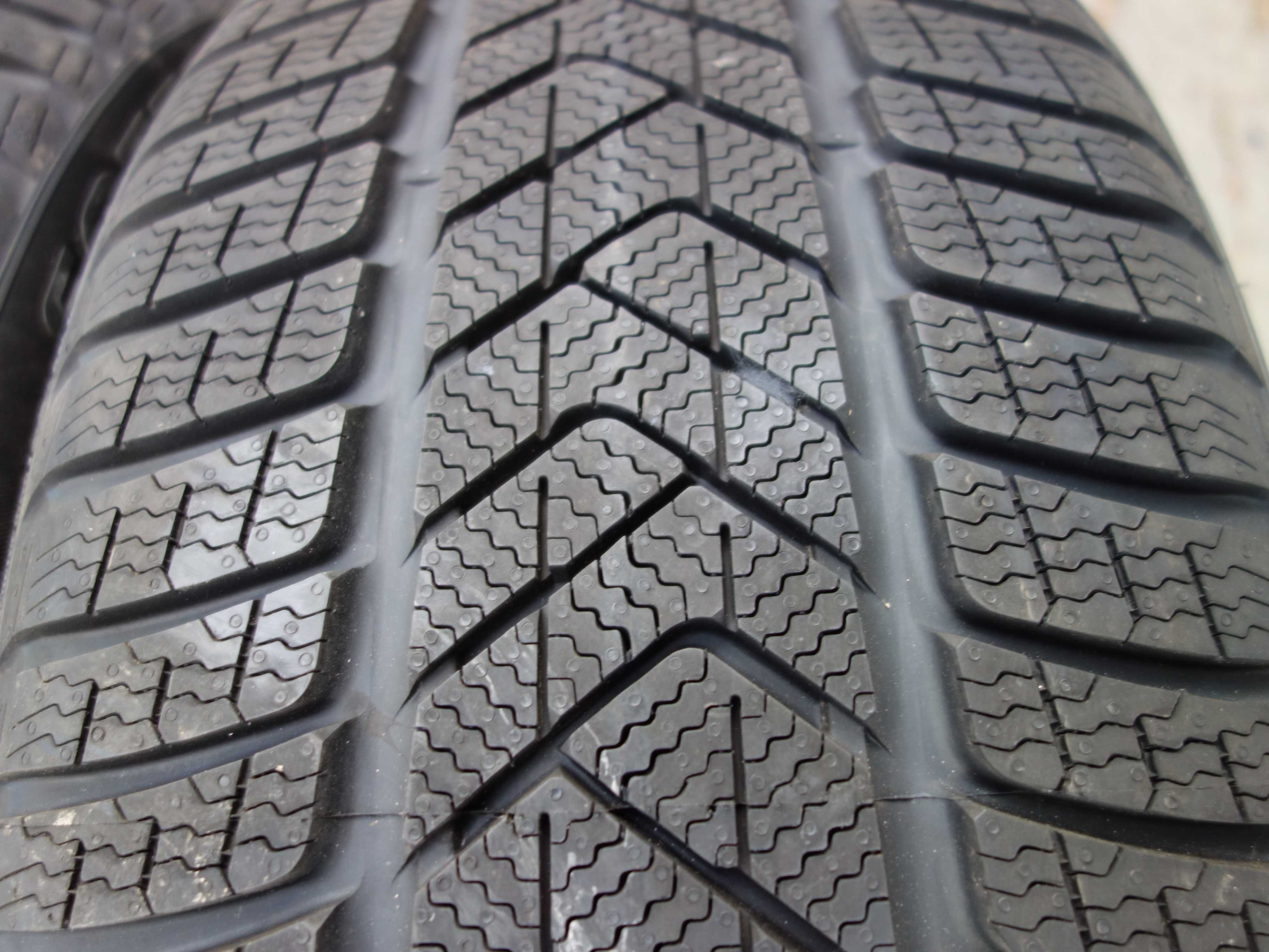 Opony Zimowe 255/40/20 PIRELLI SOTTOZERO NOWE 4 Sztuki