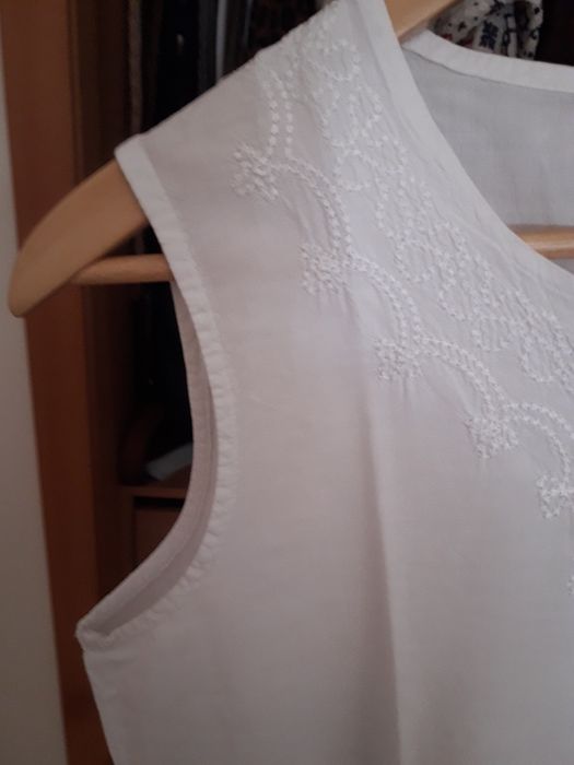 Blusa senhora cor branca algodão fino tamanho M/L bordafa à frente