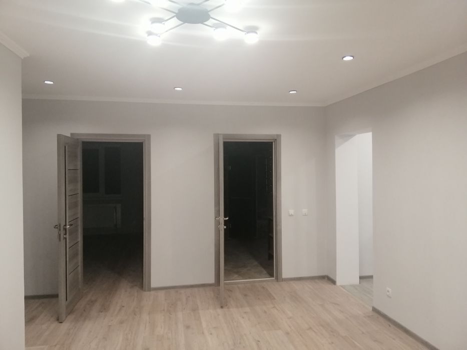 Сучасний комфортний будинок з новим ремонтом  в ЦЕНТРі с. Яснозір'я