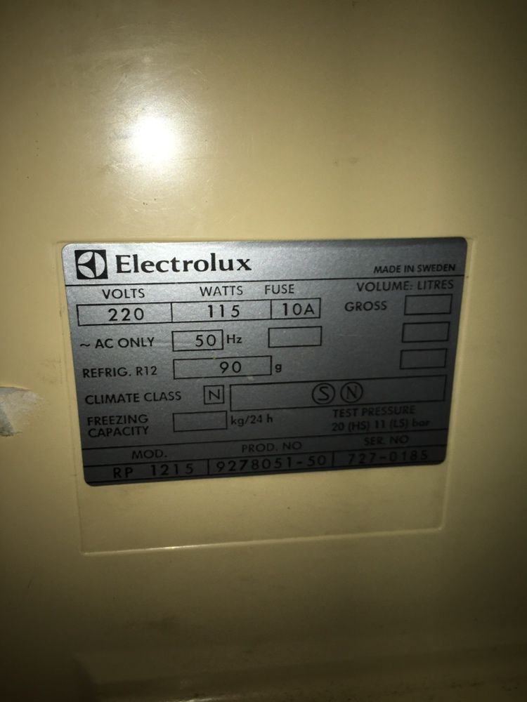 Холодильна вітрина Electrolux