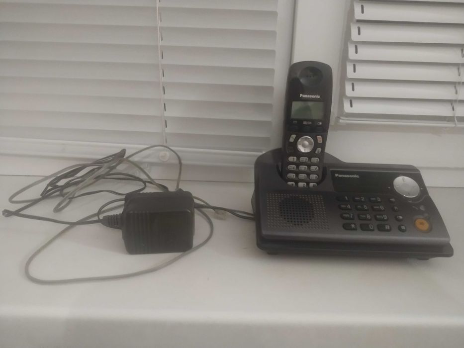 Стаціонарний телефон Panasonic.