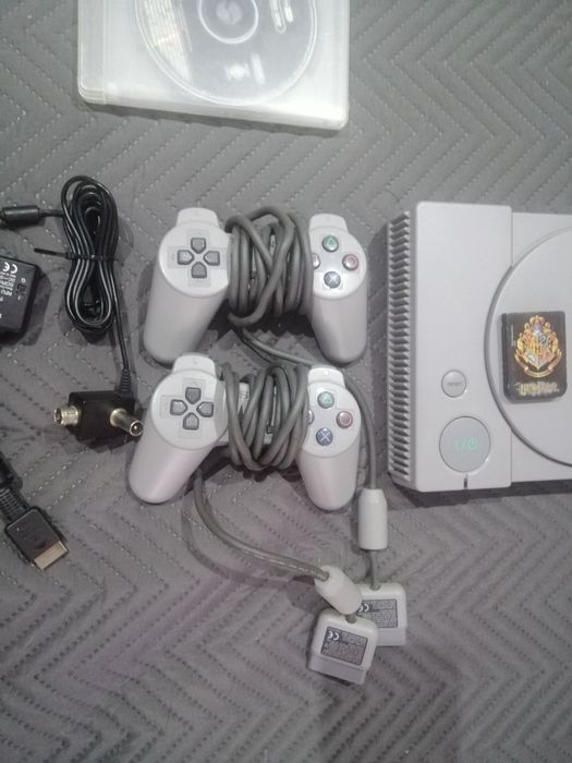 Playstation 1 completa com jogos e comandos