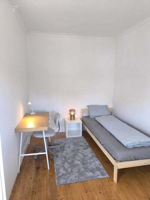 Alugo quarto + terraço no centro do Porto (TRINDADE)