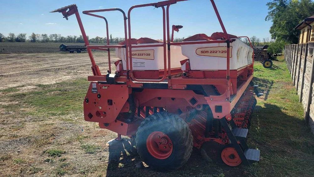 Продам 5 метрову зернову сівалку Kuhn SDM 2227/29 на 29 рядків