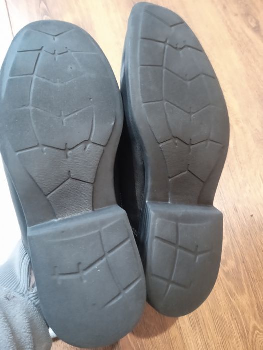 Продам чоловічі шкіряні туфлі бренду Clarks
