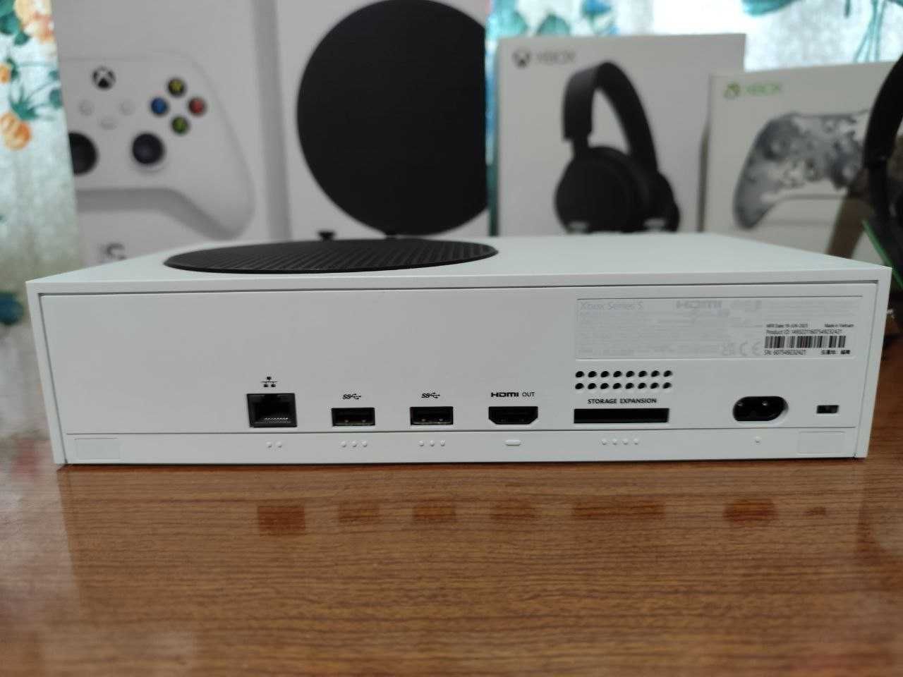 Xbox Series S 512Gb комплект (+ геймпад, + наушники/гарнитура)