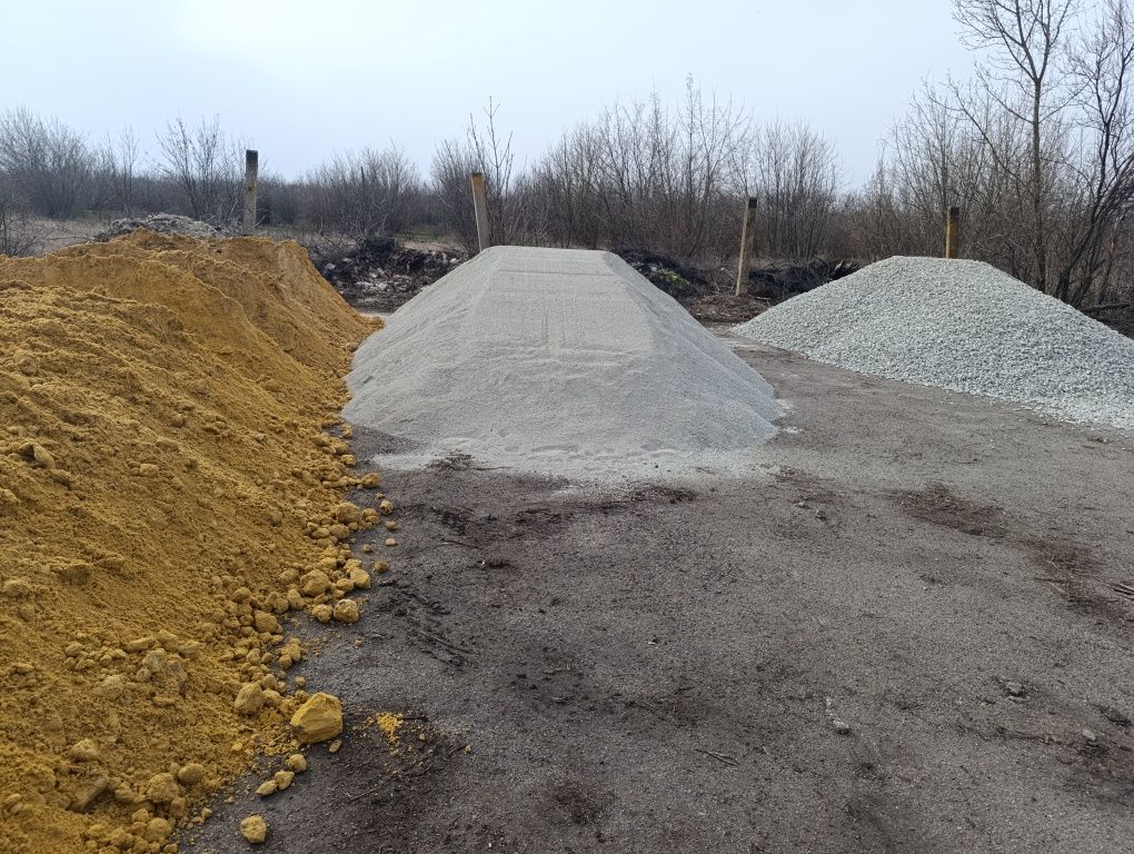 Щебінь, відсів, пісок.