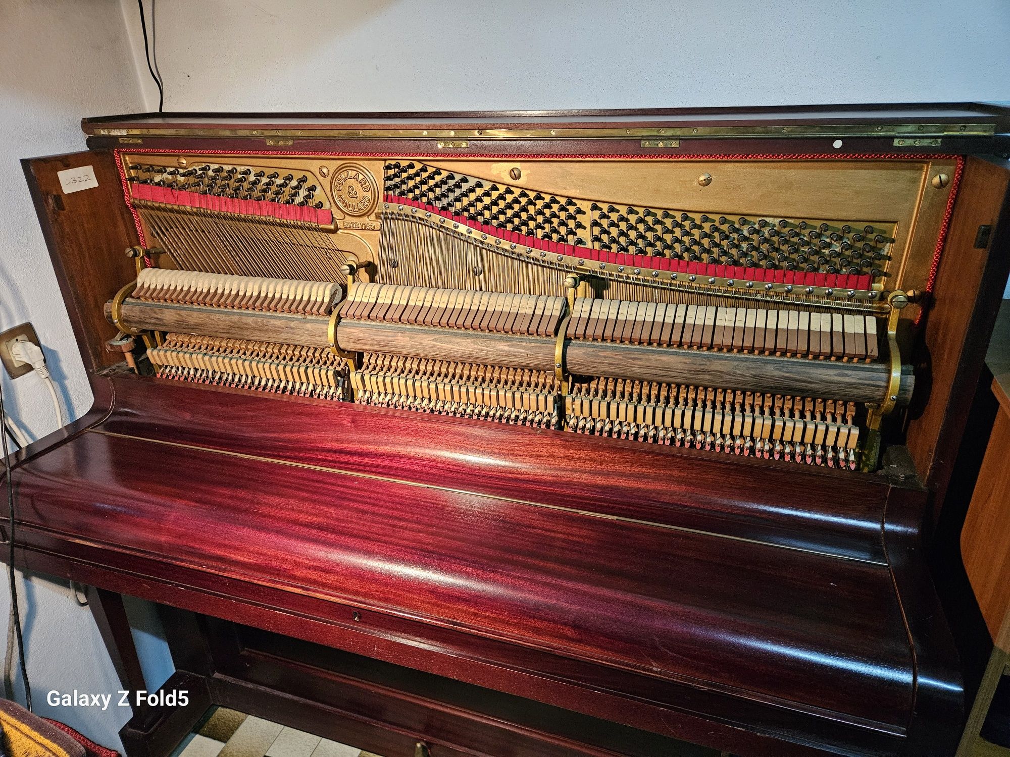 Piano vertical para restauro ou decoração