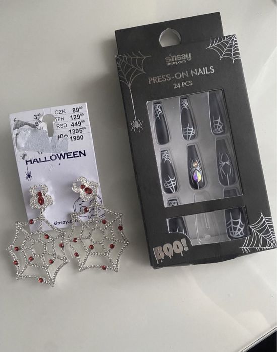 Kolczyki pajeczyna tipsy paznokcie Halloween pająki Sinsay