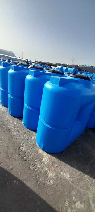 Пластикові ємності для води, баки для поливу, бочки для води