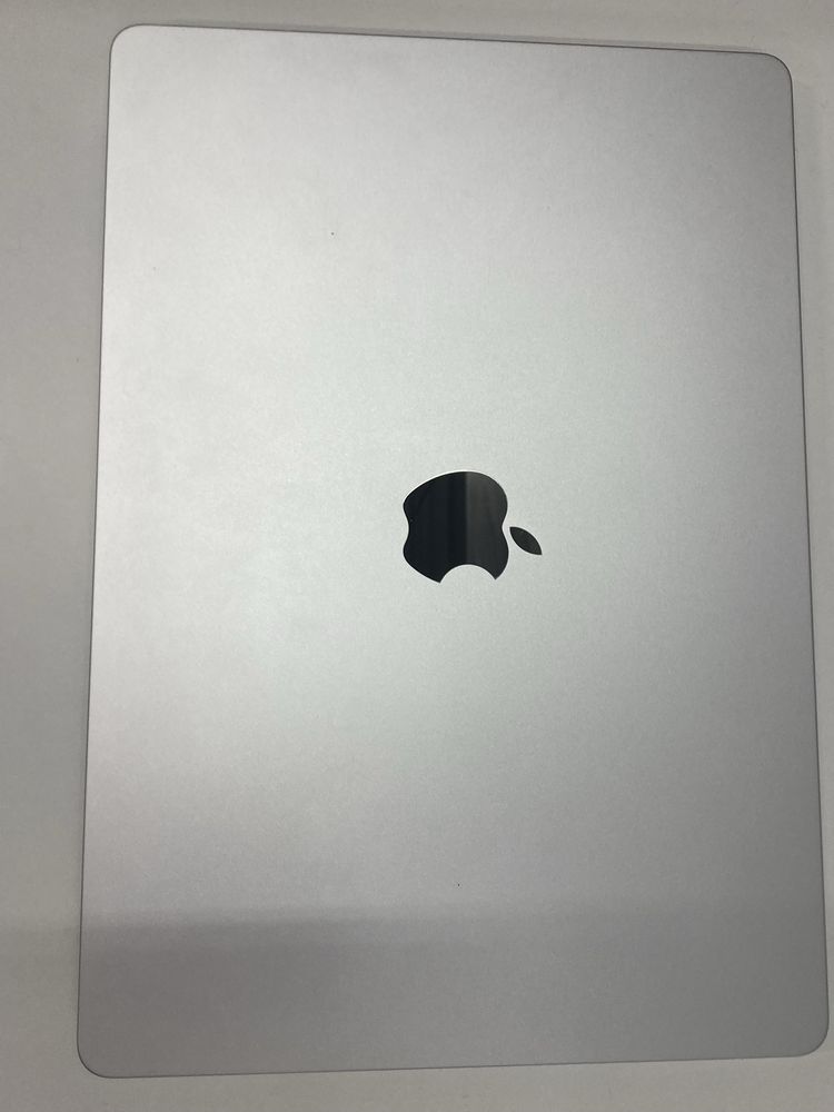 Продам Apple Macbook air m2 15 8/256