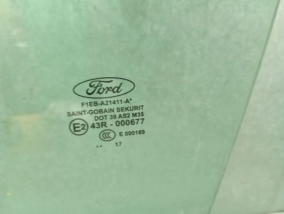 Vidro porta frente esquerda FORD Focus III