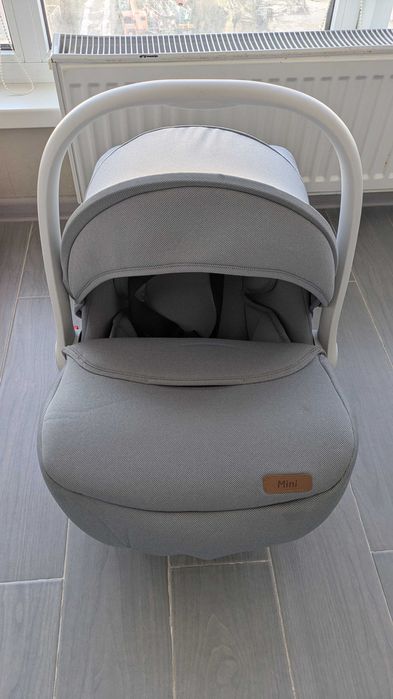 Дитяче автокрісло-переноска для новонароджених CARRELLO Mini