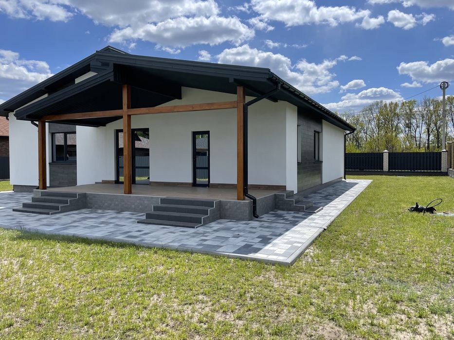 Продам будинок на Спартака біля Дендропарку.