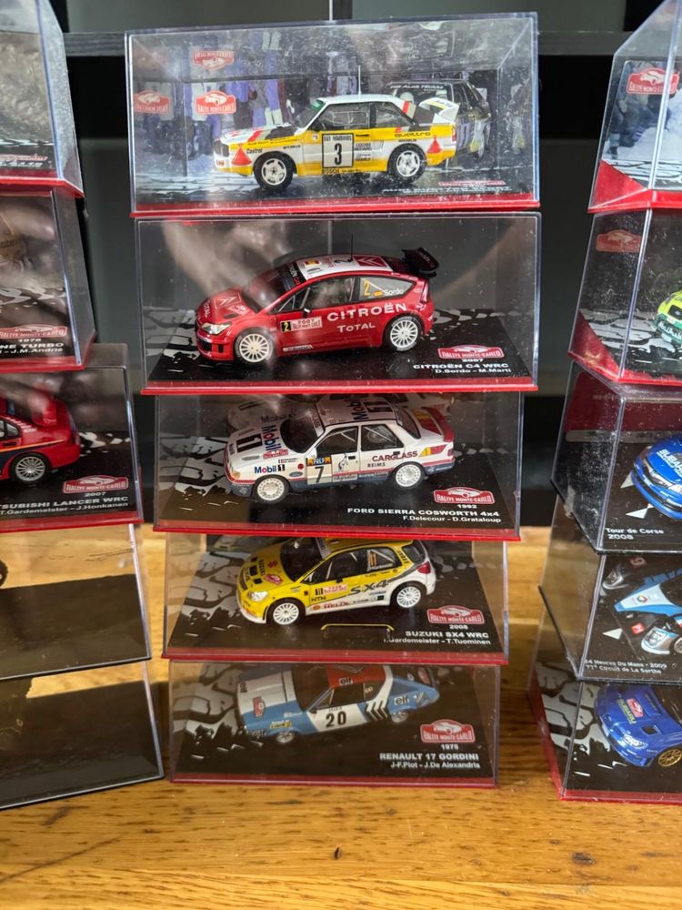 Colecao de carros de rally - 24 unidades e oferta de 2 tanques