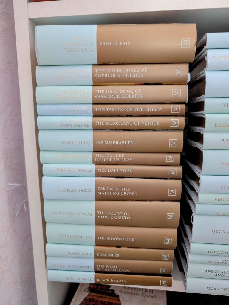 Колекція книг Pan Macmillan Collector's Library