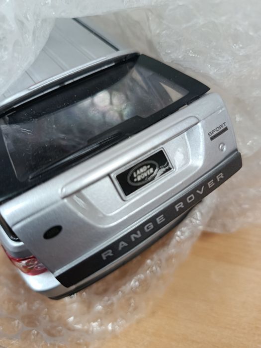 Колекційний MaiSto рендж ровер 1:18