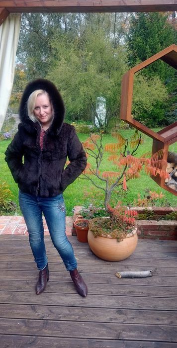 Futro z kapturem z epilowanych królików i lisa