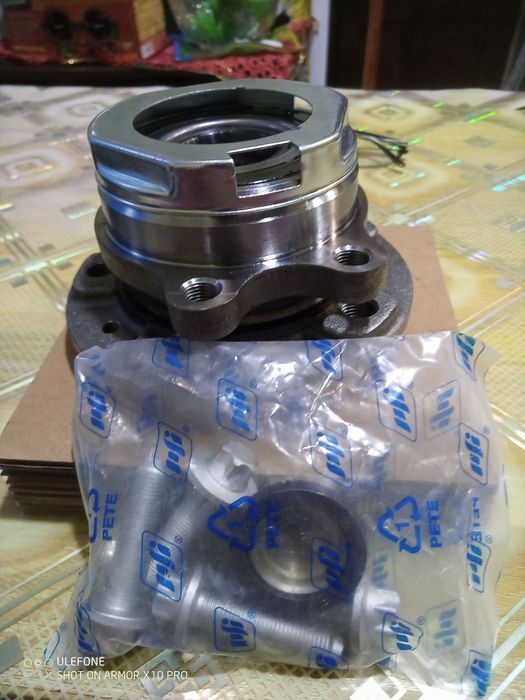 Подшипник ступицы передней Renault Trafic III