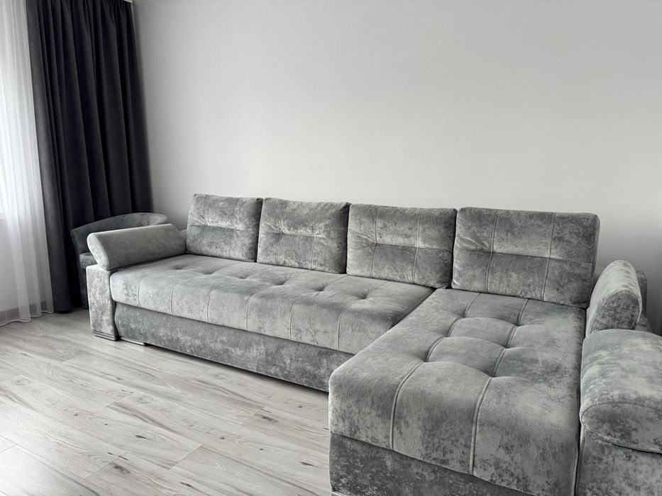 Кутовий розкладний диван з кріслом.