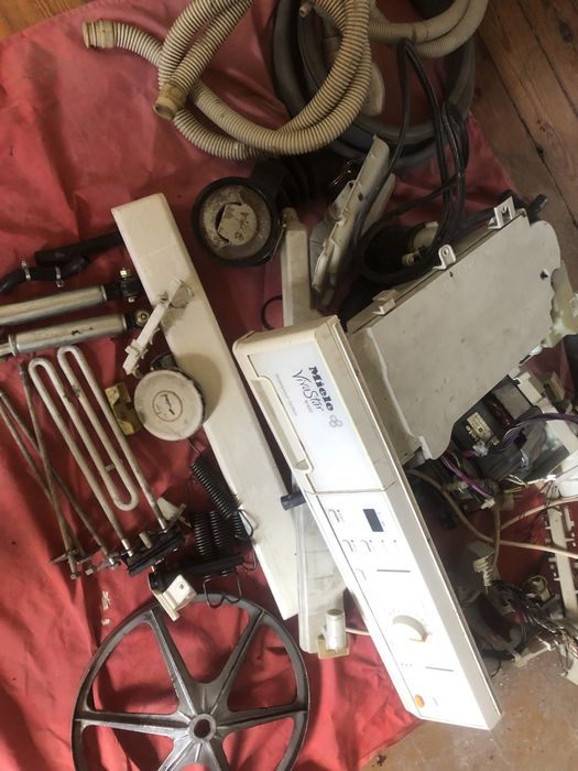 Łóżko jednoosobowe metalowe