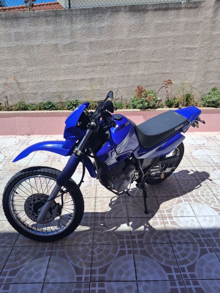 Yamaha XT600E do ano