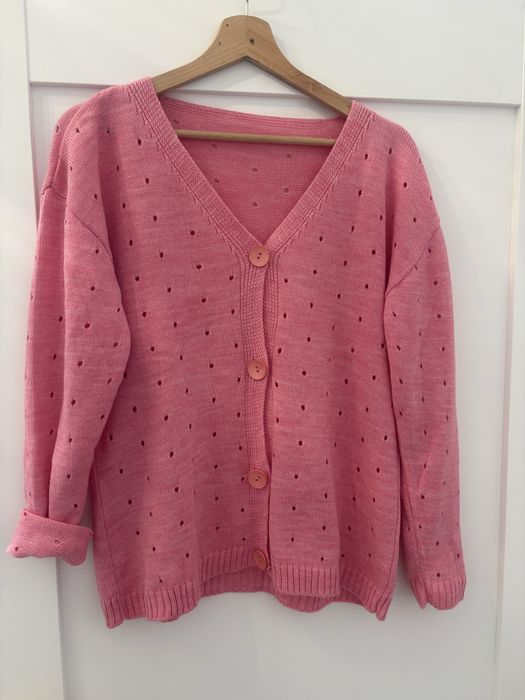 Akrylowy różowy sweterek z dziurkami L XL oversize
