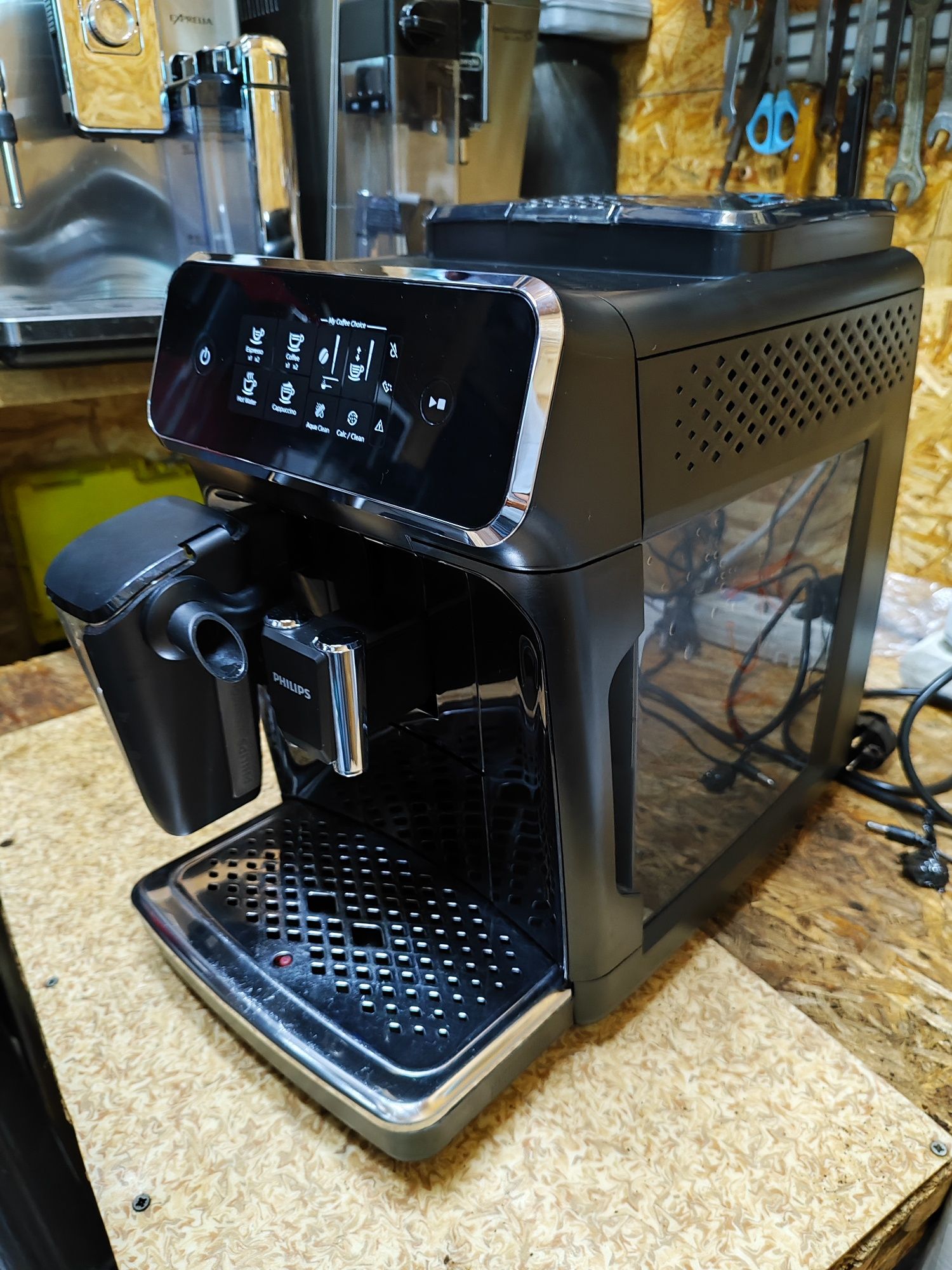 Кофемашина, кавомашина, кавоварка Philips LatteGo EP2231
