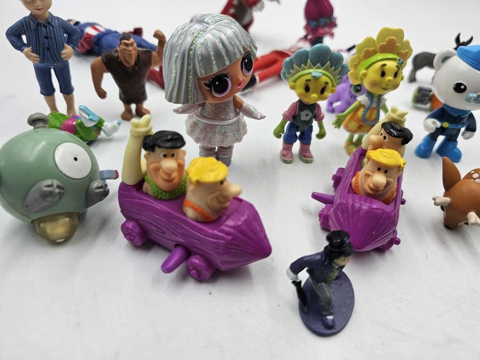 Zestaw mini zabawek figurki Flintstonowie Fifi Niezapominajka i inne